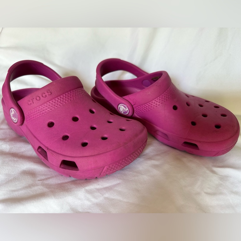 Classic CROCS deep pink/magenta child’s size 11
